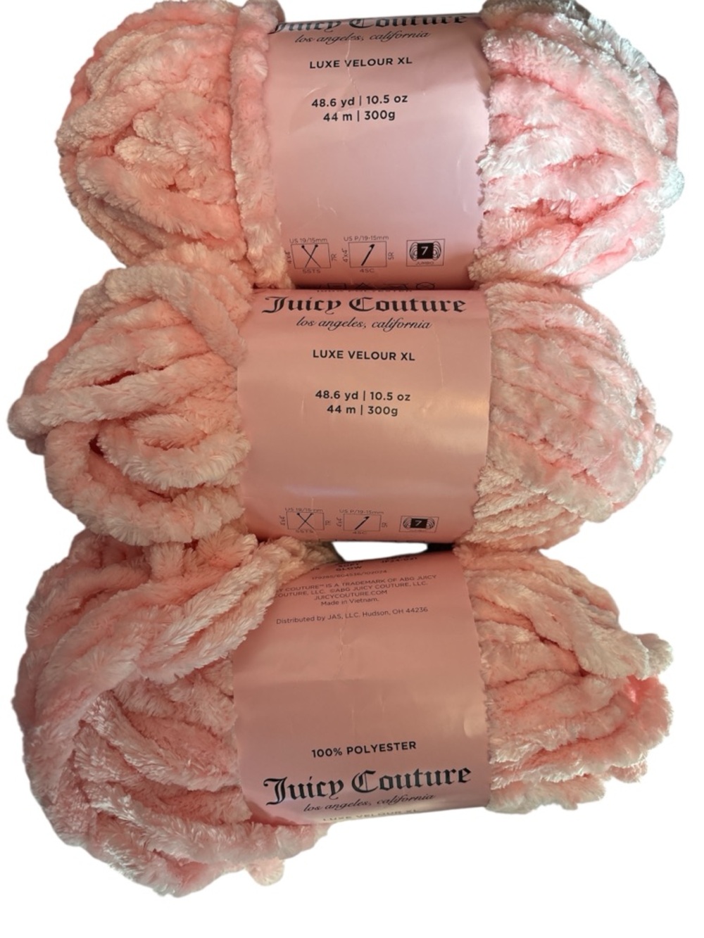 Juicy Couture Soft Glow Luxe Velvet Yarn - Pink